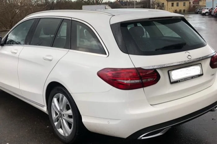 Mercedes (белый)